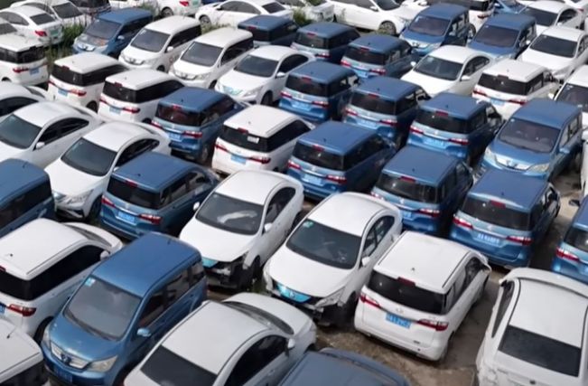 Groblje električnih automobila: Vozila deluju novo, a niko ih ne želi