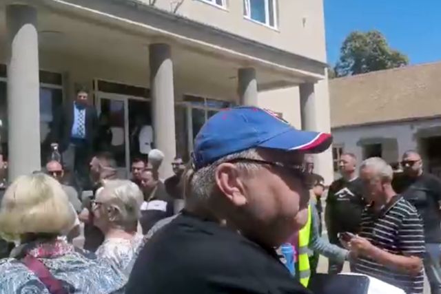 Izabran predsednik Matice slovačke, građani koji su protiv SNS-a slave pobedu