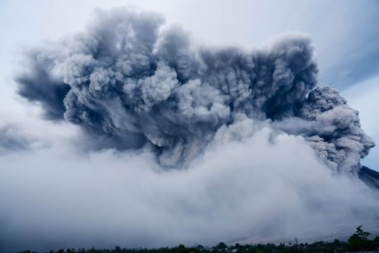 Eruptirala Etna, oblak pepela dostigao visinu od 6.400 metara