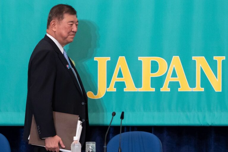 Japanski premijer: Neće biti lakog dogovora u trgovinskim pregovorima sa SAD Japan's Prime Minister and Liberal Democratic Party leader Shigeru Ishiba arrives for a debate with leaders of eight political parties, at the Japan National Press Club in Tokyo, Japan, Wednesday, July 2, 2025. (Tomohiro Ohsumi/Pool Photo via AP)