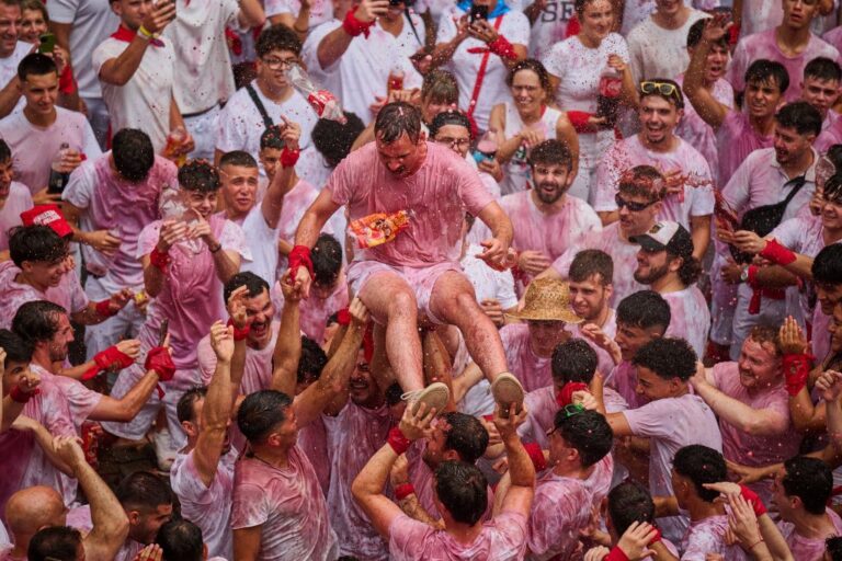 Revelers pack the main square during the start of nine days of uninterrupted partying in Pamplona's famed running-of-the-bulls festival in Pamplona, Spain, Sunday, July 6, 2025. (AP Photo/Miguel Oses)