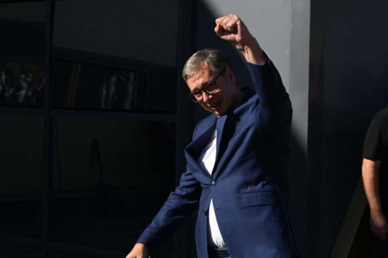 Vučić: Nije problem u direktoru Jovine gimnazije, već u roditeljima, iako je on težak čovek